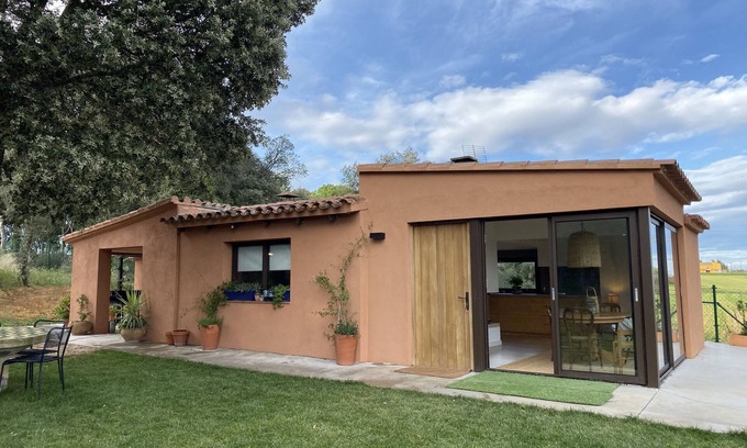 Pedrinya House | Family House in Empordà: Pet-Friendly with Spa and Breakfast