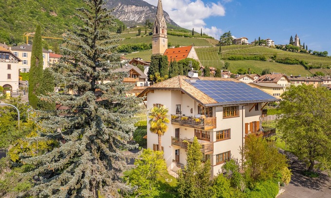 Tramin Apartment | Family Apartment "Oleander" with Pool and Lake Views