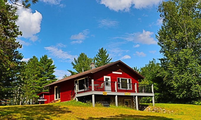 Crystal Falls Cabin | Tranquil Family Lodge by Private Lake for Nature Lovers