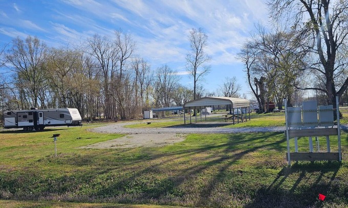 Old Shawneetown RV Rental | Family-Owned Campground with Spa & Hot Tub Amenities