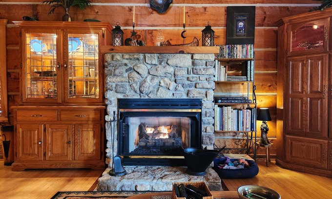 Vesta Cabin | Cozy Family-Owned Cabin with Great Views & Pet-Friendly Amenities