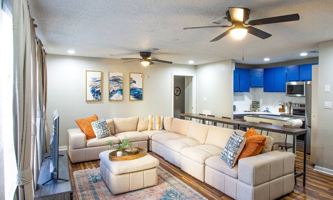 Auburn Condo | Family & Pet Friendly, Location Style & Comfort *4BR/2BA Walk To Everything