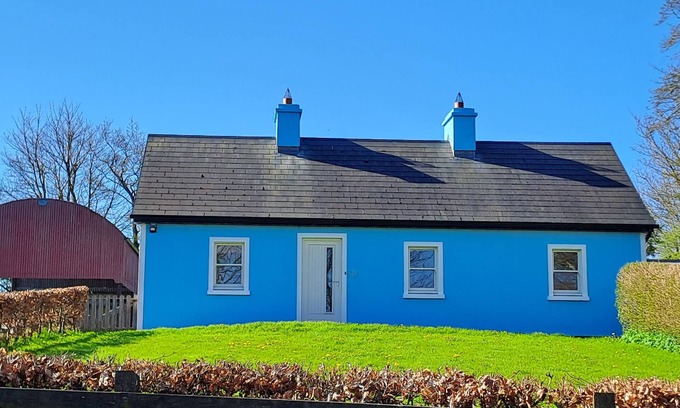 Logboy Cottage | Pet-Friendly Cottage in East Mayo with Ocean Views & Spa