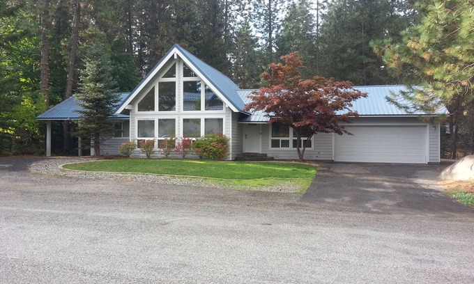 Leavenworth House | Family & Pet Friendly Chalet Near Downtown Leavenworth