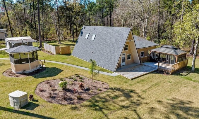 St. Augustine House | Comfortable Family Retreat with Big Yard Near the Beach