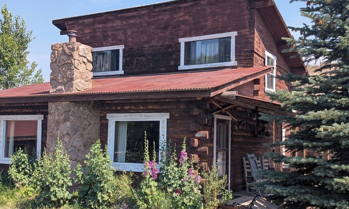 Del Norte Cabin | Family Ranch Retreat with Cozy Guest Cabin and Spa
