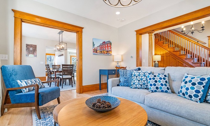 Cedar Falls House | Unforgettable Family Getaway at Memory Maker House
