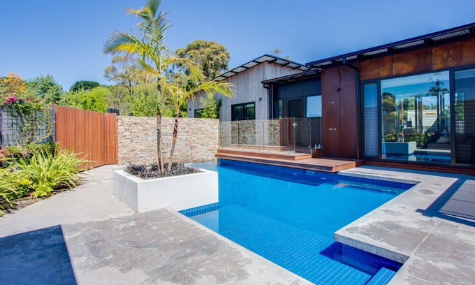 Balnarring House | Family Resort with Pool, Spa & Mini Golf
