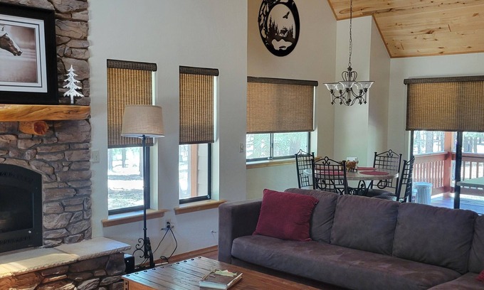 Heber Cabin | Family Retreat with Ocean View & Breakfast in the Pines