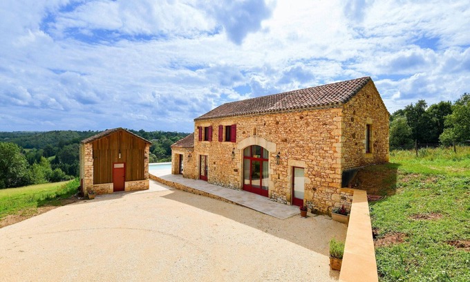 Prats-du-Perigord House | Unforgettable Holiday Home with Pool and Pet-Friendly Perks