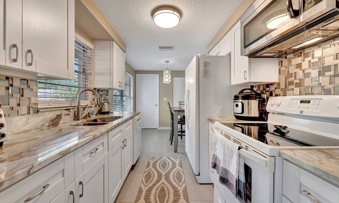 Tarpon Springs Bed & Breakfast | Family Retreats 5 minutes to the beach