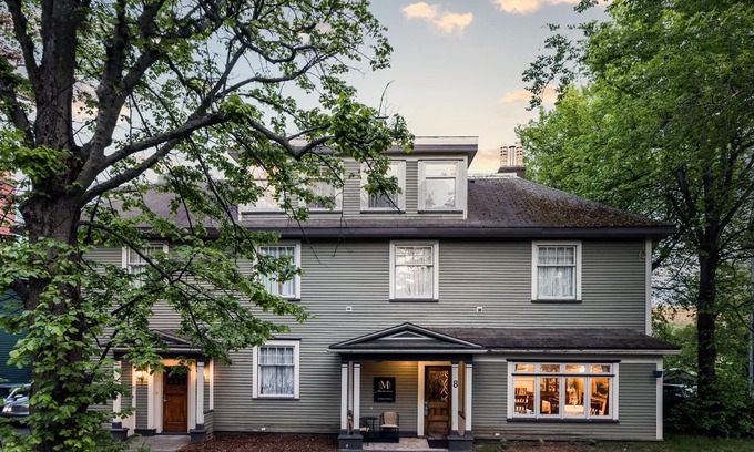 Downtown St. John's House | Perfect Getaway for Family Reunions in Downtown St. John's