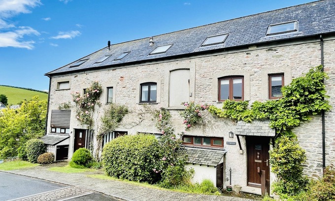 Dittisham Cottage | Idyllic Family River Retreat Steps from the Quay