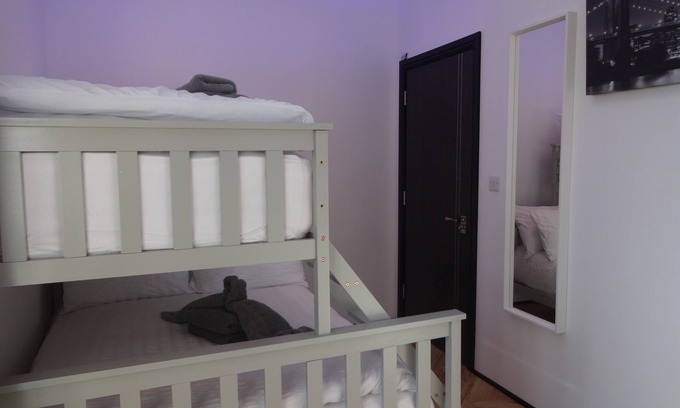 Wigton Other | Family Room in Farmhouse with Breakfast near the Beach