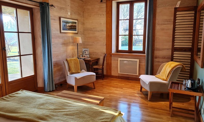 Vitry-aux-Loges Bed & Breakfast | Relaxing Guestroom in Vitry-aux-Loges for 4 Guests