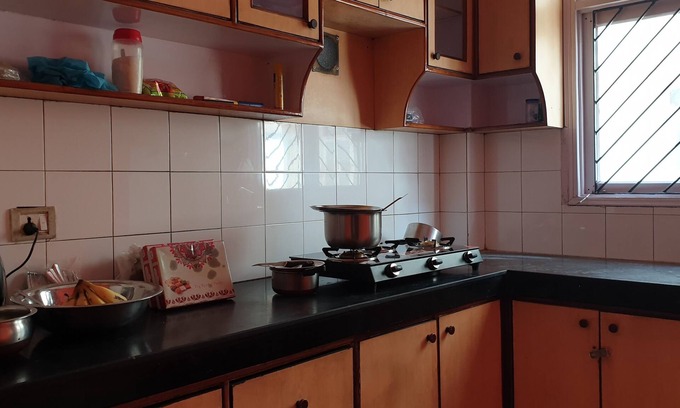 Varanasi Apartment | Comfortable Homestay: Explore Kashi Near BHU Lanka Assi