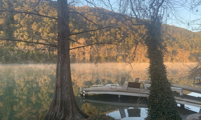 Lake Austin Village House | Family Escape at Lake Austin: Volleyball, Kayaks & More