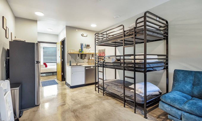 Pacific Hotel | Inviting Staycation for 7 in St. Louis with Pool Access