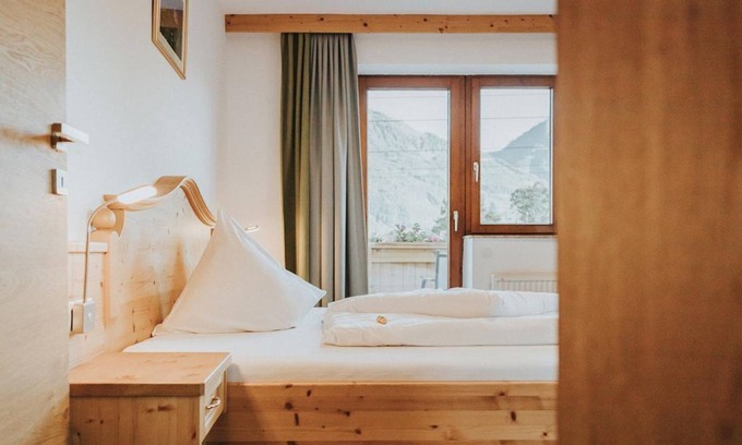Sankt Veit im Pongau Apartment | Family Suite with Pool & Spa at Empl Country House