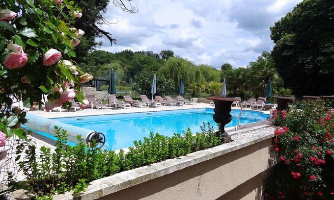 Tournon-Saint-Pierre House | Perfect Family Suite with Pool & Ocean View at CHATEAU LES VALLEES
