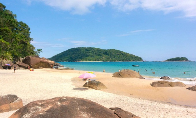 Costa Verde House | Family Suite with Beach Access at Prumirim