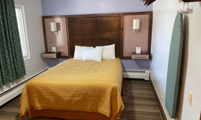 North Tonawanda Hotel | Convenient Family Suite Near Niagara Falls Attractions