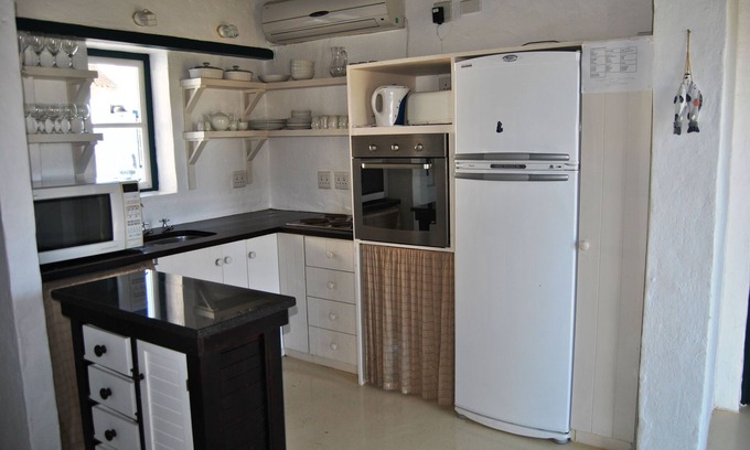 Struisbaai House | Family Tides Cottage: Oceanfront Retreat for 12 Guests