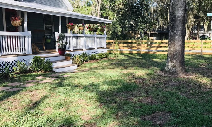 Umatilla Cottage | Pet-Friendly Cottage with Ocean Views & Spa Experience