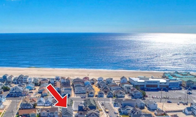 Point Pleasant Beach Condo | Perfect Family Getaway: Steps from Beach & Boardwalk