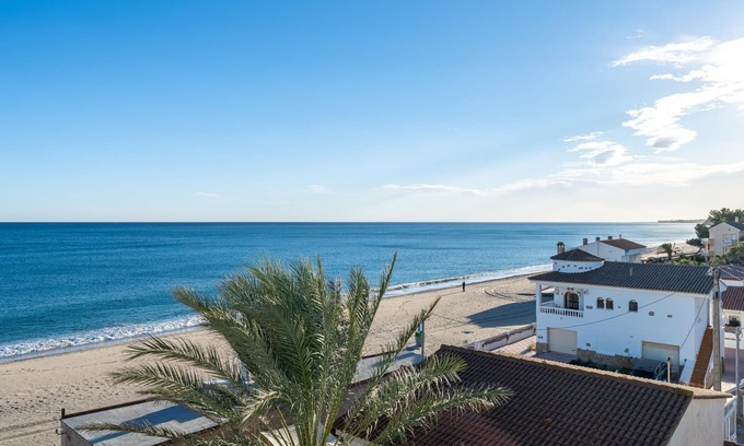 Miami Platja Apartment | Beachfront Family Retreat with Pool and Ocean View