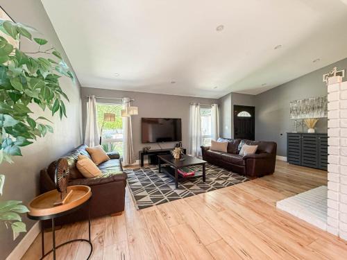 Calabasas House | Family Vacation Spot - 4BR Home - FB - Cal