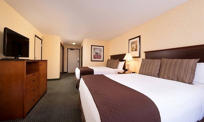 Tri-Cities Resort | Family-Friendly Getaway with Pool & Pet Welcome!