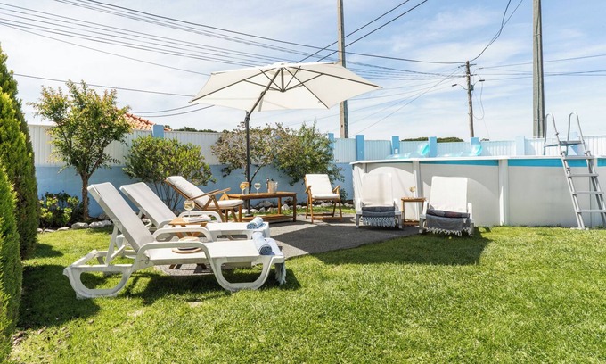 Charneca de Caparica e Sobreda Villa | Family House with Pool, Steps from the Beach | 9.2 Rated