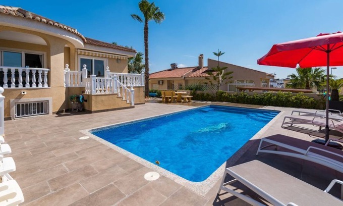 Rojales Villa | Family villa, 8 pers, private heated pool, 4 beds and 4 baths, for young and old