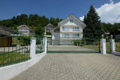 Zasip Villa | Family Villa Bled: Pet-Friendly Retreat with Great Amenities