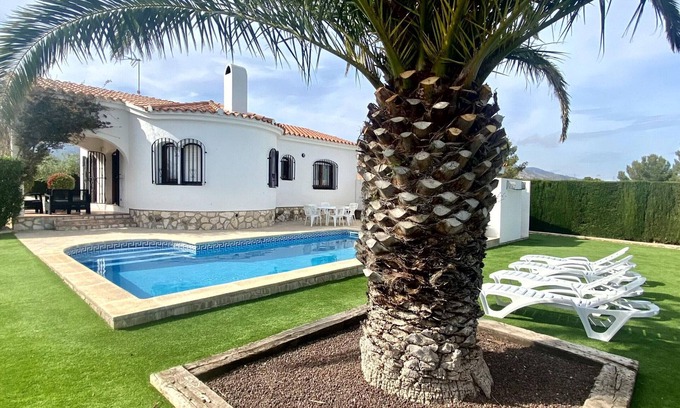 L Almadrava House | Relaxing Retreat at Villa L'Ametlla de Mar with Pool