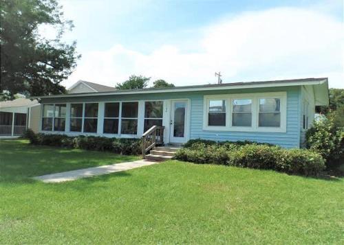 Crescent Beach House | Family Wolfe Cottage: Just Steps from the Beach