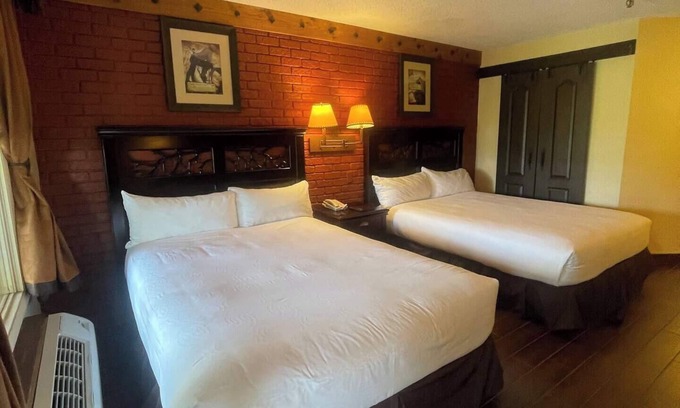 River Ranch Condo | Family-Friendly Suite with Arcade Game & Pool Access