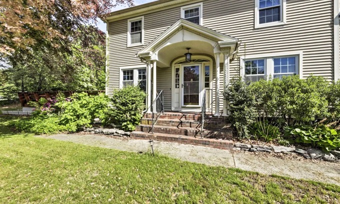 Pomfret House | Elegant Estate with Lake Views and Unmatched Amenities