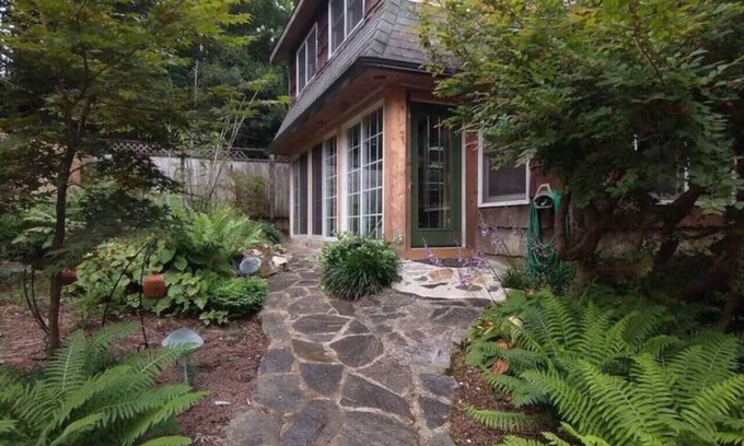Southwest Raleigh House | Enchanting Raleigh Mill House: A Walkable Family Retreat