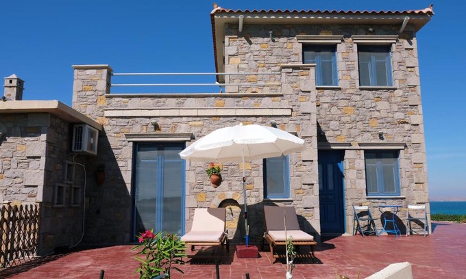 Moudros House | Oceanfront Fanaraki Villas: Guest Rated 10/10 for Relaxation