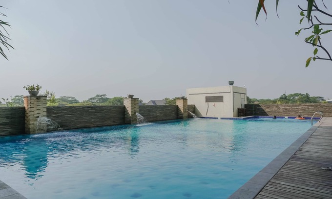 Jakarta Utara Apartment | Stylish 2Br Apartment with Pool and Breakfast in Gading