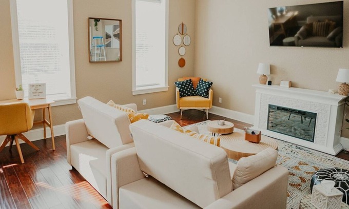 Marietta Apartment | Fancy on Front Street- Downtown