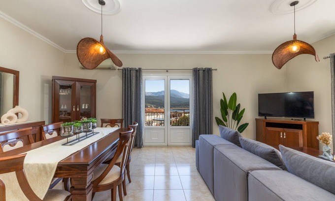 Kefalonia Apartment | Elegant Fanis Apartment in Argostoli with Amazing Views