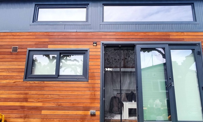 Canet de Mar House | Cozy Tiny House at Beachside Camping with Spa and Breakfast