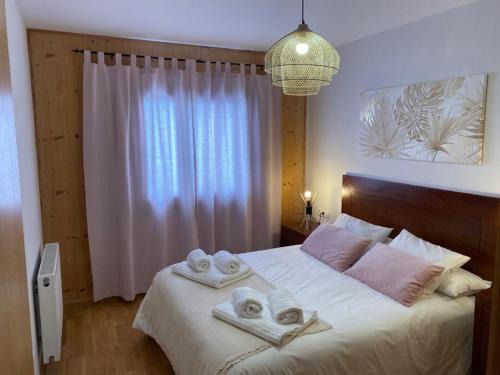 Castiello de Jaca Apartment | Delightful Garden Apartment in Castiello de Jaca