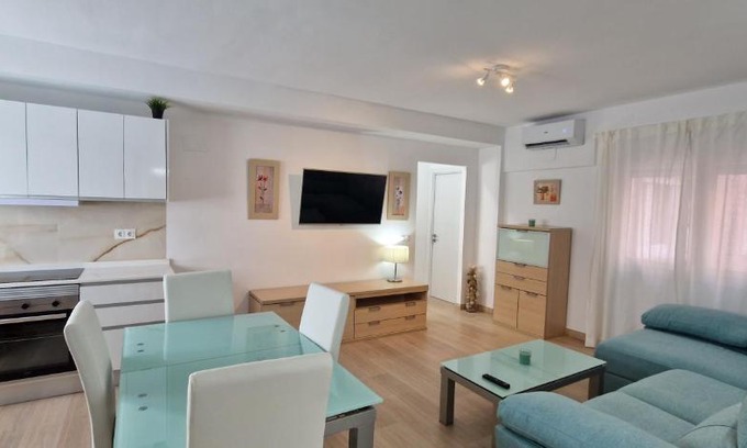 Plaza de Toros Vieja Apartment | Cozy Apartment in Málaga Centro with Ocean View & Beach Access