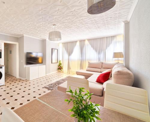 Cruz de Humilladero Apartment | Comfortable Apartment Steps from the Station, Rated 8.8