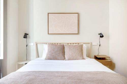 Sacramento House | Inviting Room with Private Bath and Kitchen in Chiado