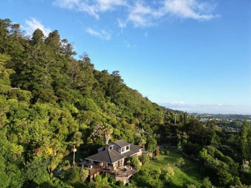 Thames Bed & Breakfast | Discover Fantail Hill: Family-Friendly Stay with Breakfast